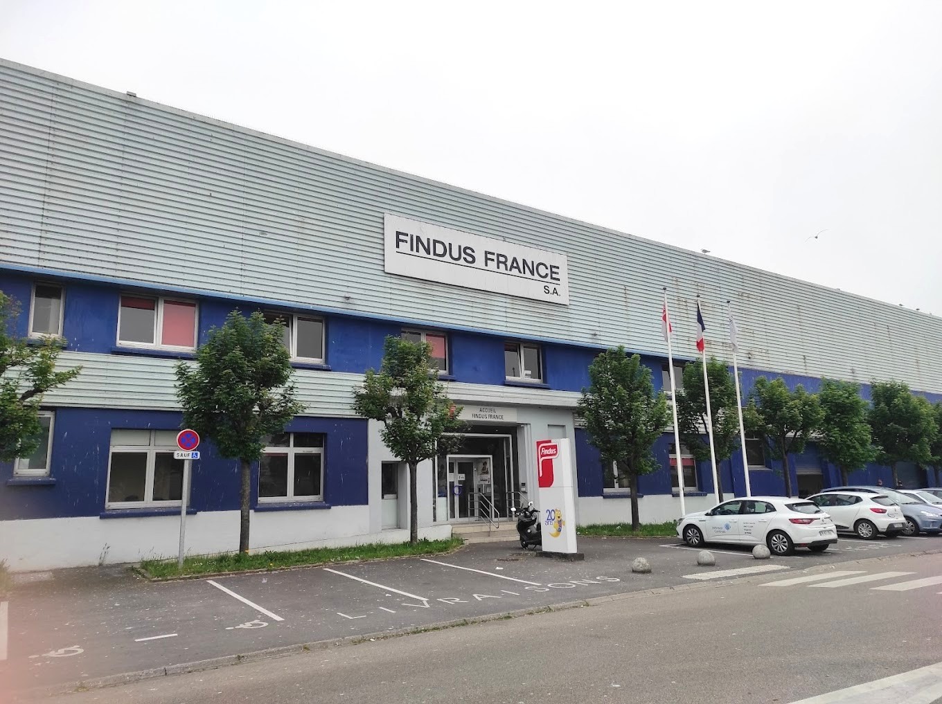 L’unique site de production de Findus France, à Boulogne-sur-Mer, tourné majoritairement vers la mise en oeuvre de poissons comme Croustibat, emploie 173 salariés.